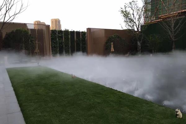 Atomizing nozzles used for artificial fog in park